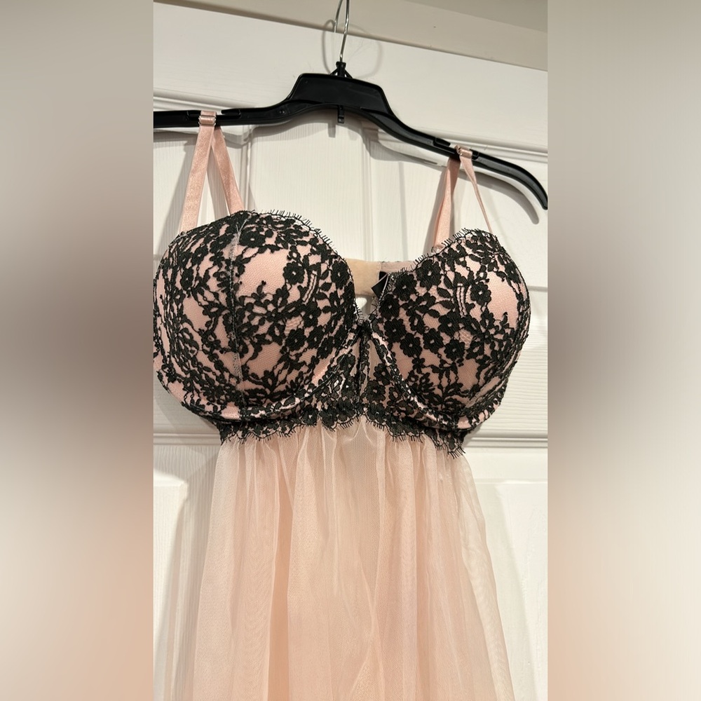 VS 2-piece lingerie set w/matching panty 36D/ OS